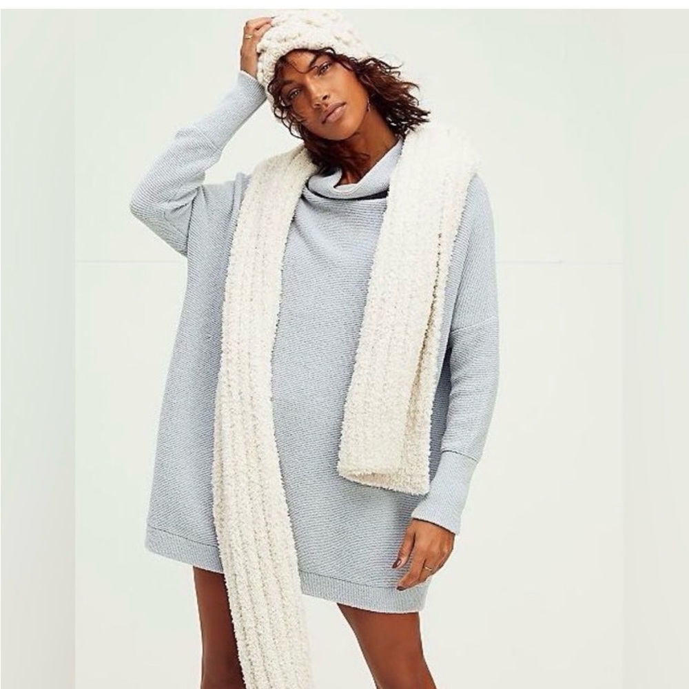 Free people Ottoman slouchy tunic; powder blue